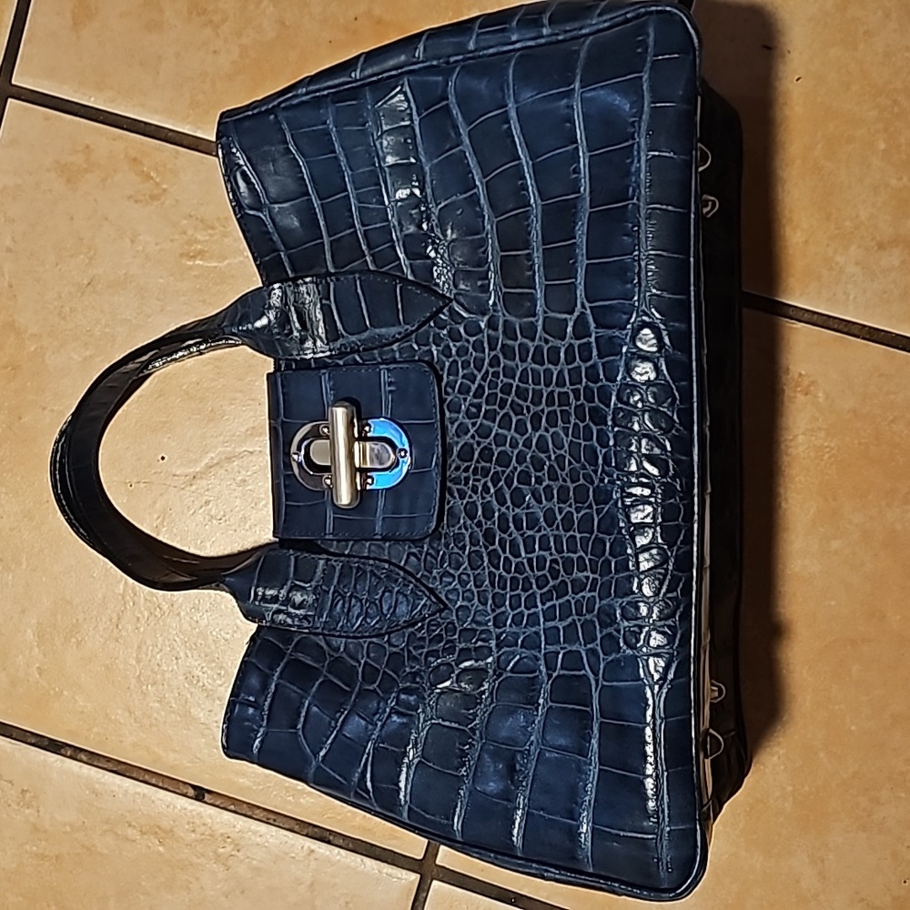 Genuine Merchandise, dark leather blue